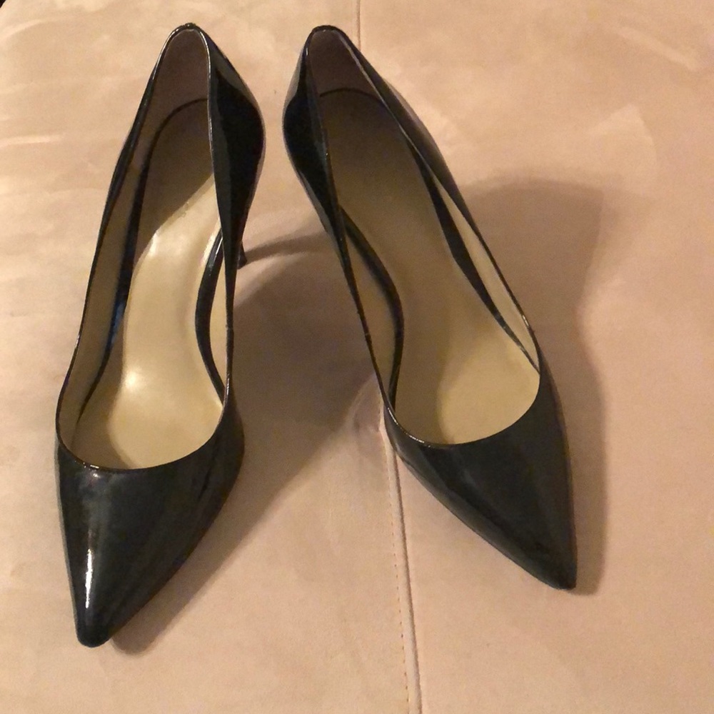 Ann Taylor Patent Leather Pumps Size 9 🎉🎊
